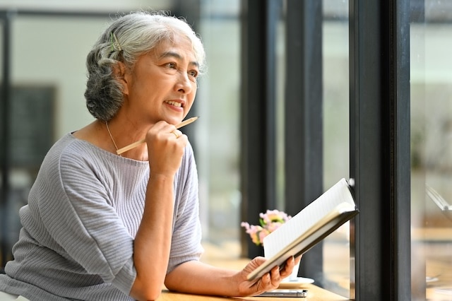 10 Financial Mistakes to Avoid Entering Retirement 3 early retirement health insurance senior thinking medicare