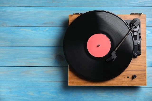 old technology vinyl 640